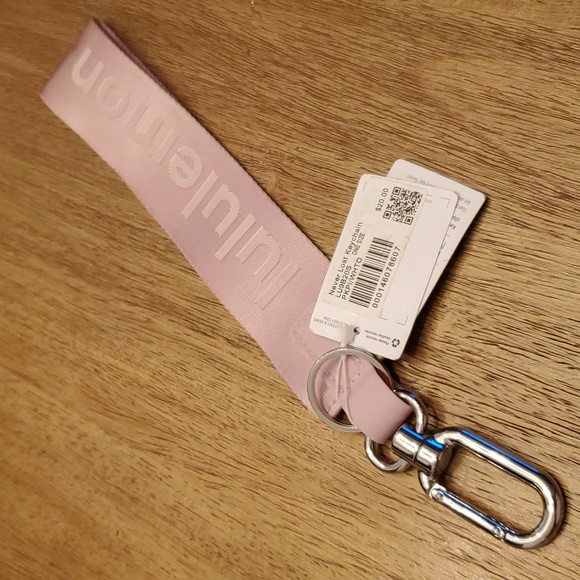 New Lululemon Pastel Pink Never Lost Keychain - Picture 1 of 7